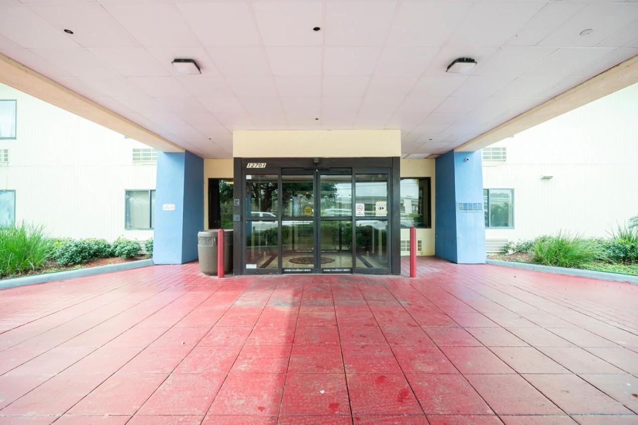 Hotel Oyo Townhouse Houston Airport North Exterior foto